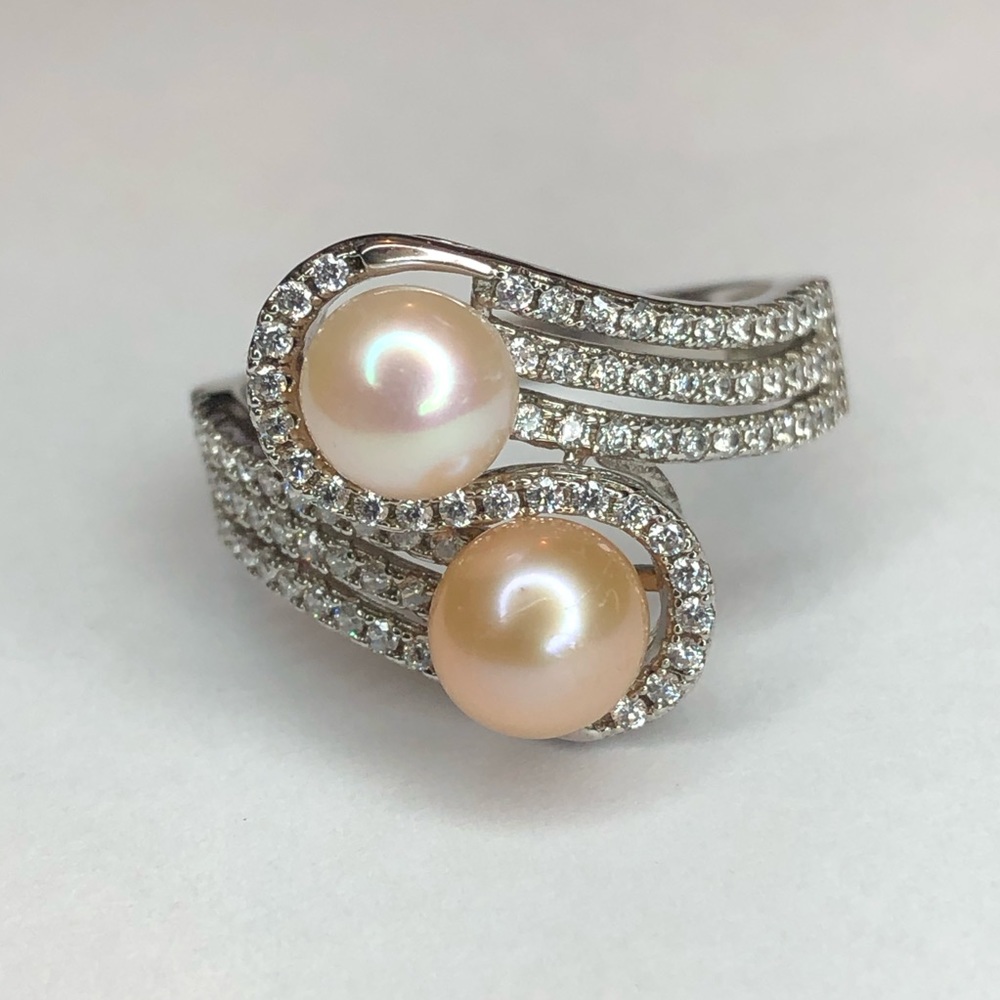 Vantel Pearls Fifth Avenue Ring Size 8